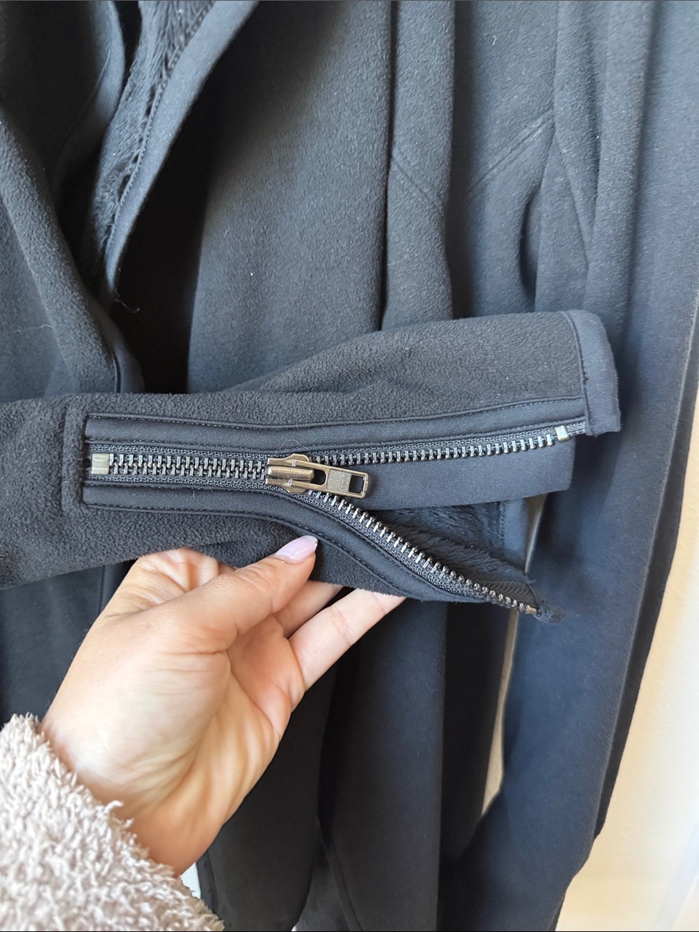 Lululemon jacket - Picture 2 of 4